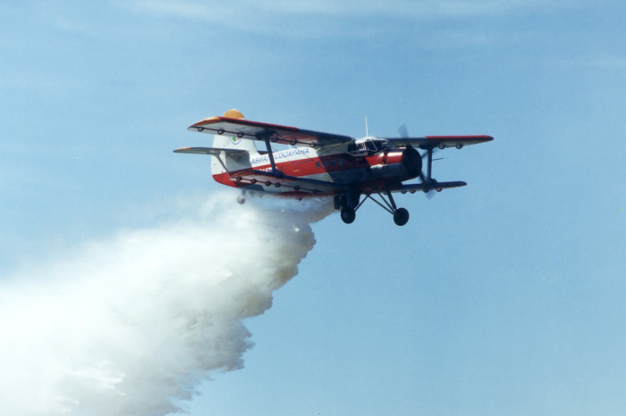 Самолет с устройством для тушения лесных пожаров протестирован в Новосибирске